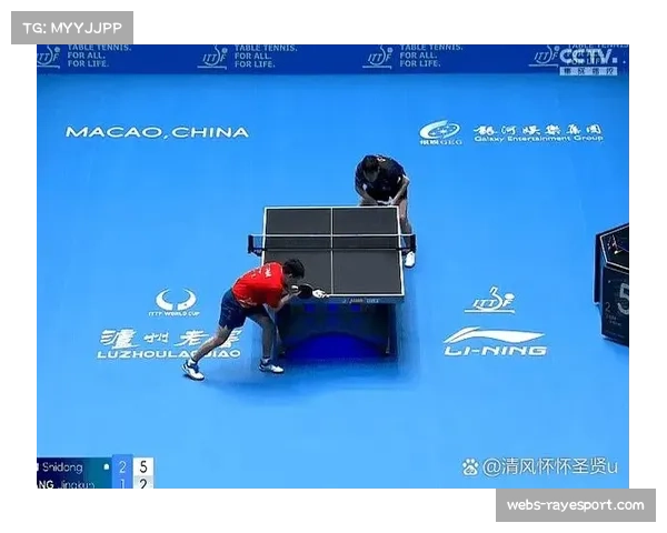 特写:裁判因视线遮挡判罚引争议,双方教练均提出挑战鹰眼